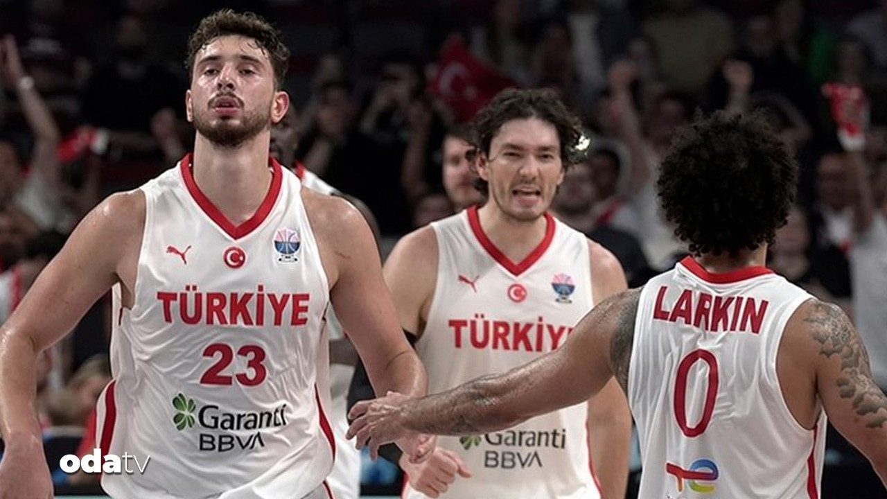 12 dev adam 24 yil sonra yari final pesinde qTOWDiNA