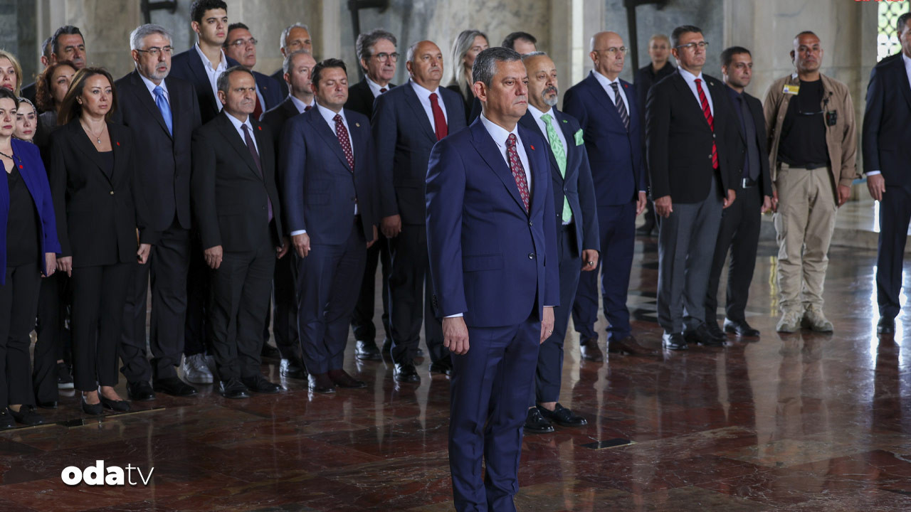 ozgur ozel anitkabirde mucadeleyi kararlilikla surduruyoruz jeKIlZa7