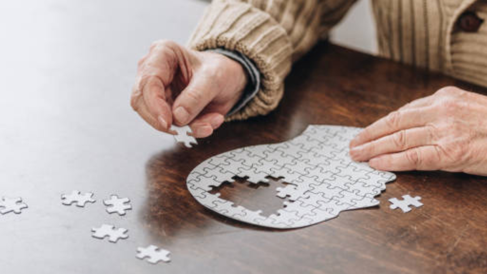 uzmani alzheimerdan korunmanin yollarini anlatti yasam kalitesini dusuren ciddi bir saglik sorunu IRLVUzha