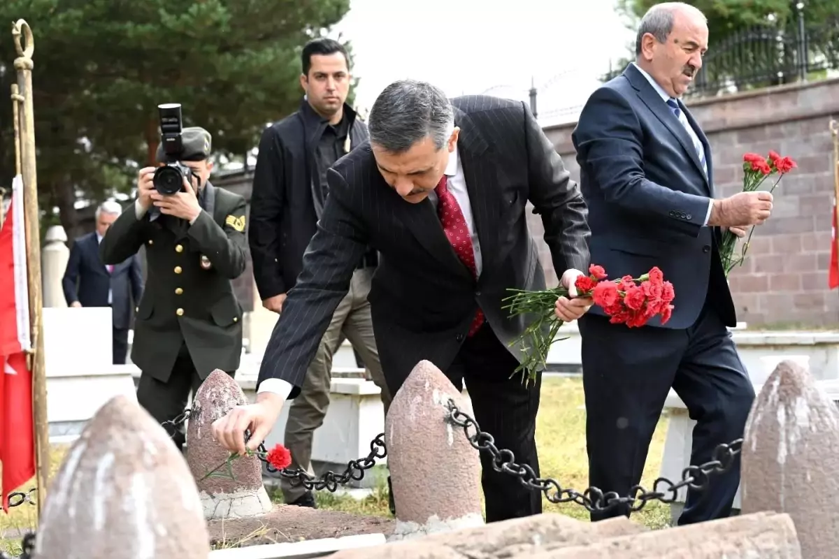 vali ciftci karskapi ve erzurum polis sehitligini ziyaret etti 7vIM2S1r