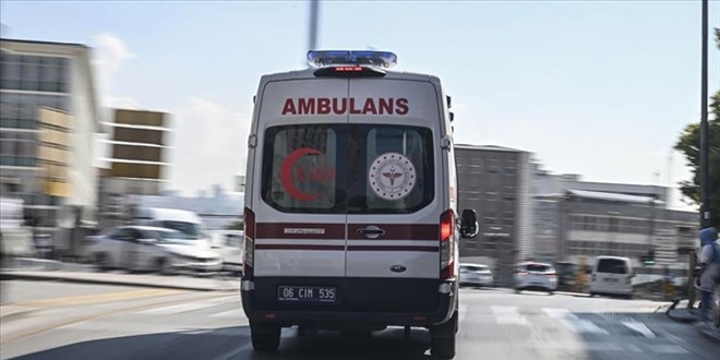ambulansa yol vermeyen suruculere agir cezalar geliyor NWVr4fwx.jpg