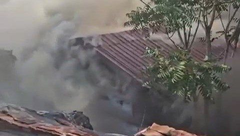 beyoglunda gecekondu alev alev yandi bHC3leLf