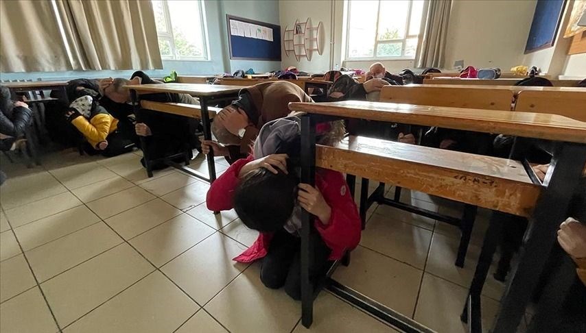 meb uyurdu yarin butun okullarda es zamanli yapilacak 9SAW8E5b.jpg