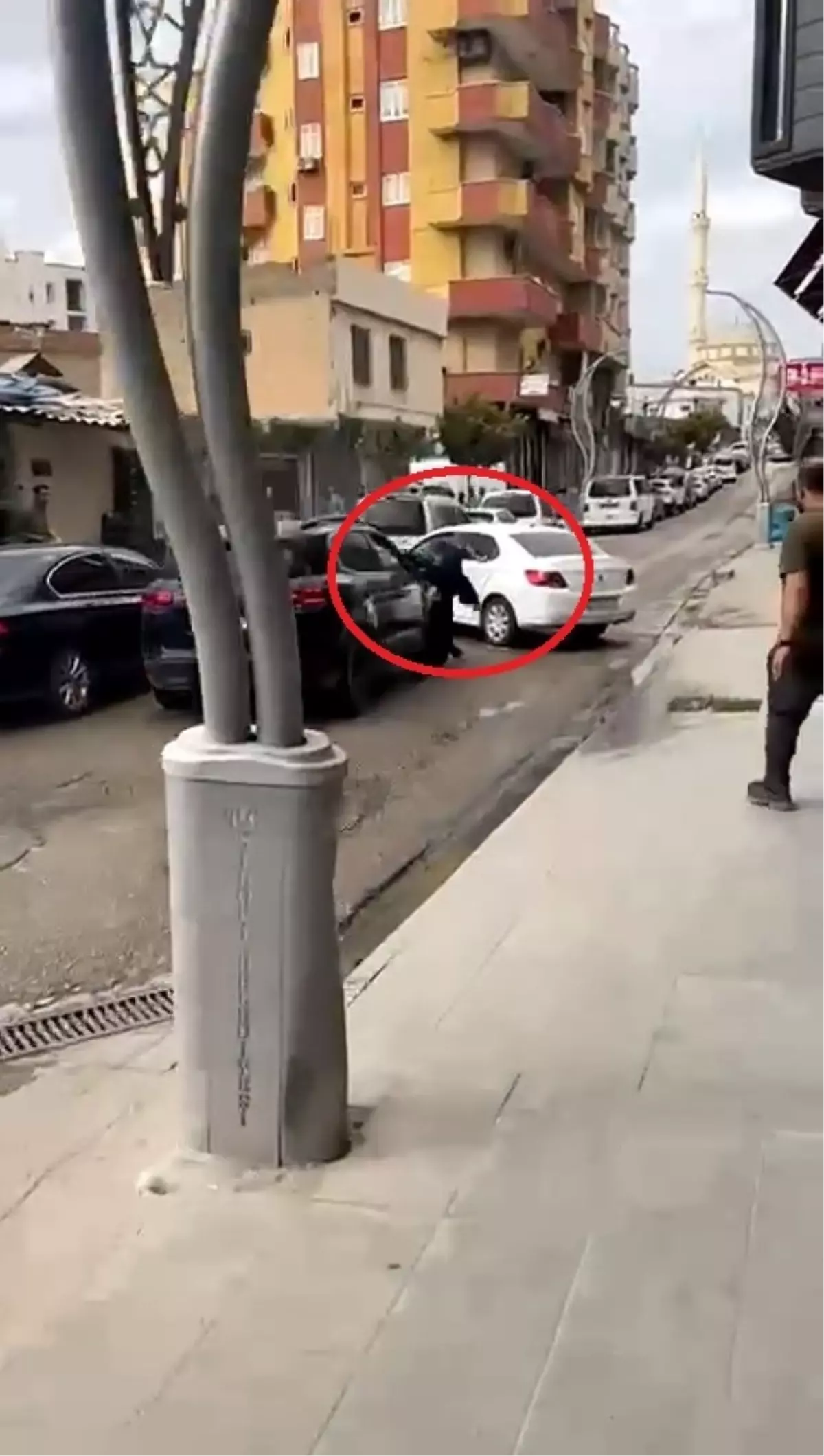 tartisma kanli bitti cip surucusu ayaklarini ezdi SLzeT3aM.jpg