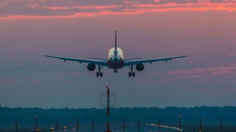 abdde bir yolcu ucagina bomba ihbari yapildi ucuslar durduruldu tFfHnTLK.jpg