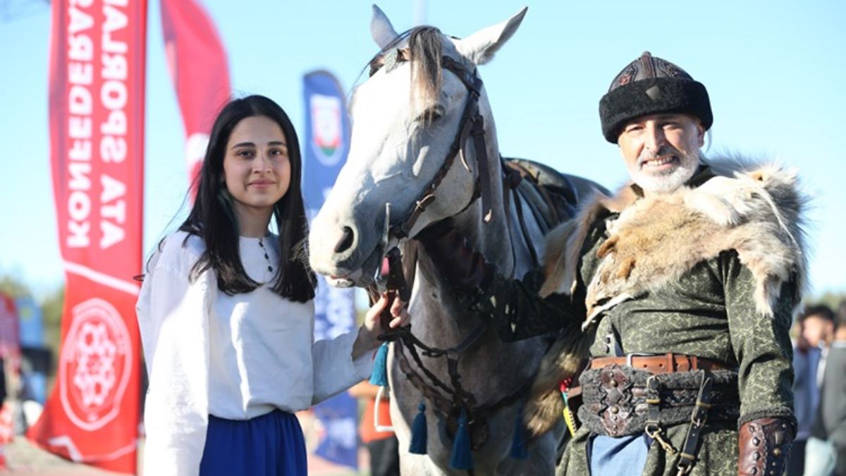 baba kizin nefes kesen atli gosterisi boynuz kulagi gecti eiAiHfLb.jpg