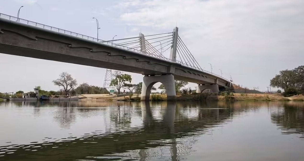 Dört Ülkenin Manzarasını Sunan Eşsiz Köprü ve Zirve