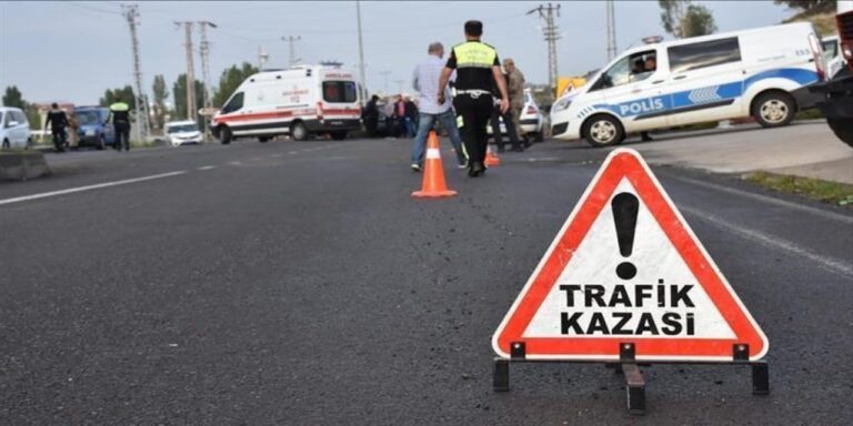gaziantepte-tirla-otomobil-carpisti-baba-ve-oglu-hayatini-kaybetti-CZnZhXhV