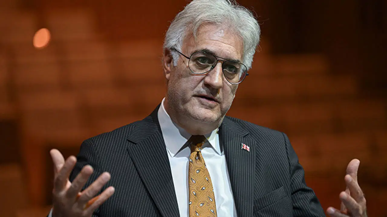 Tamer Karadağlı’nın ABD Ziyaretinin Gerçek Nedeni ve Devlet Tiyatroları Bütçesiyle İlgili Tartışmalar