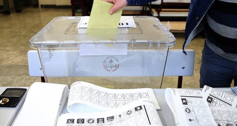 son-ankette-carpici-sonuc-iktidara-kendi-secmeni-sirtini-dondu-vz26lgy2
