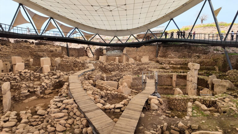 gobeklitepede-daha-once-gorulmemis-manzara-tarihin-sifir-noktasi-renk-degistirdi-4K3fOmem