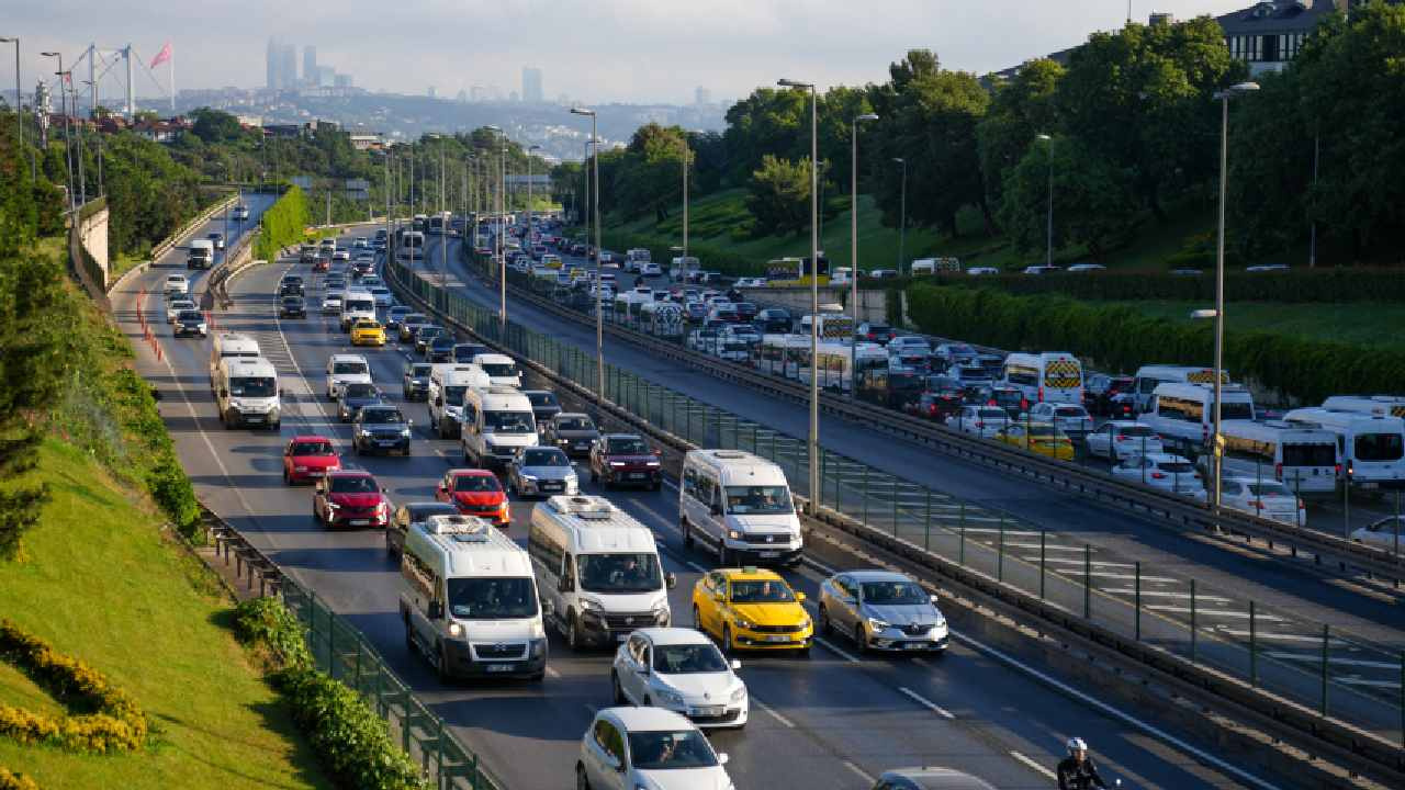 İstanbul’da pazartesi klasiği: Trafik yoğunluğu yüzde 70’e dayandı